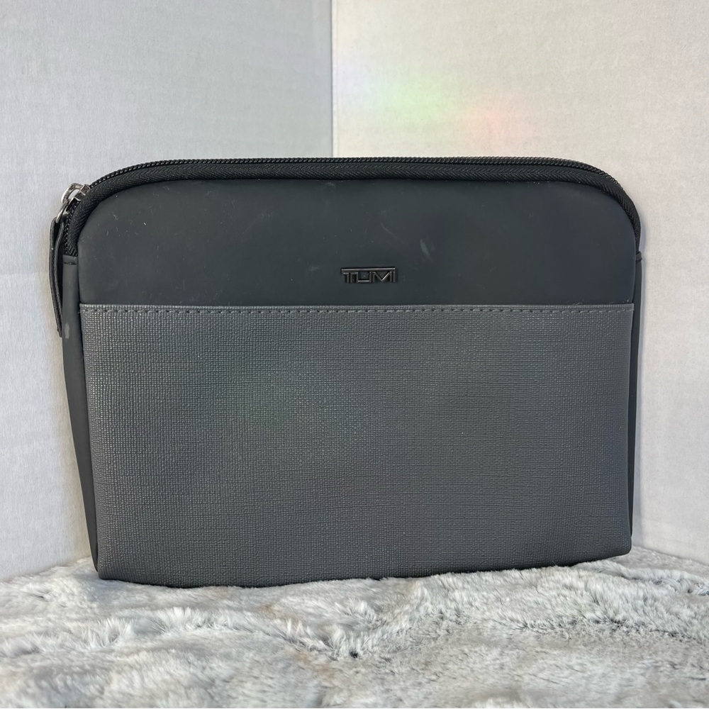 Tumi for Delta ZIP Pouch Travel Case Toiletries Makeup Bag NWOT
